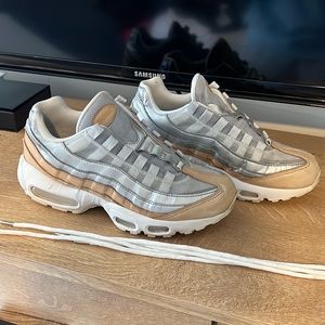 Air max 95 pure platinum nude leather and silver sneakers